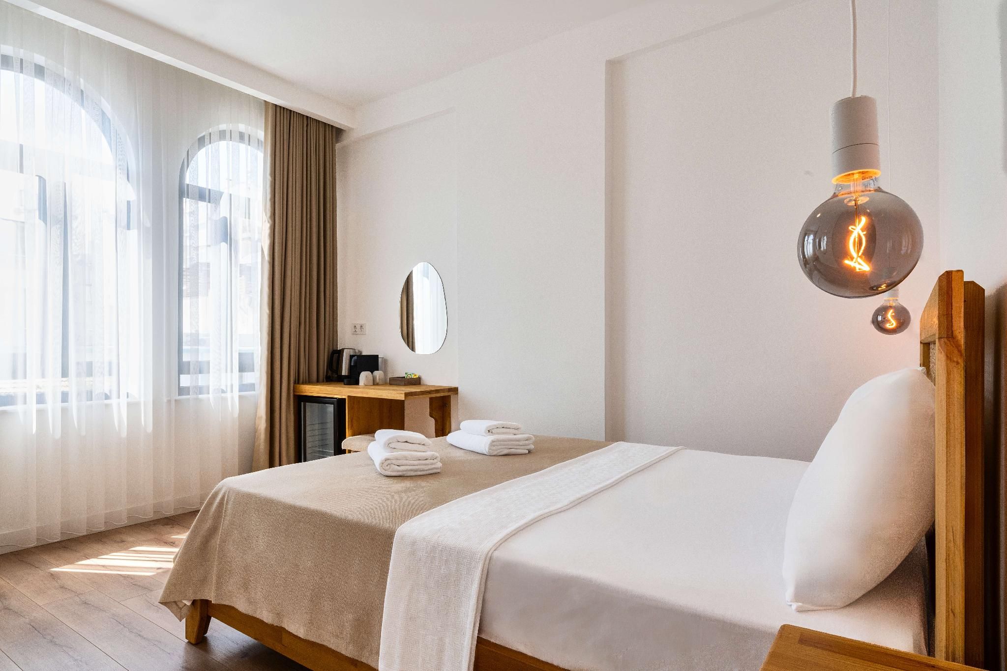 Deluxe - Air Conditioning