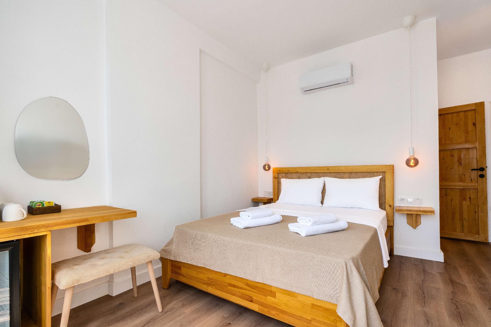 Deluxe - Air Conditioning