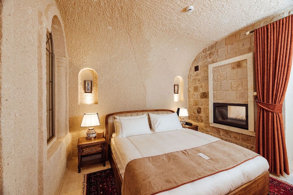 VR777 Natural Cave Queen Suite