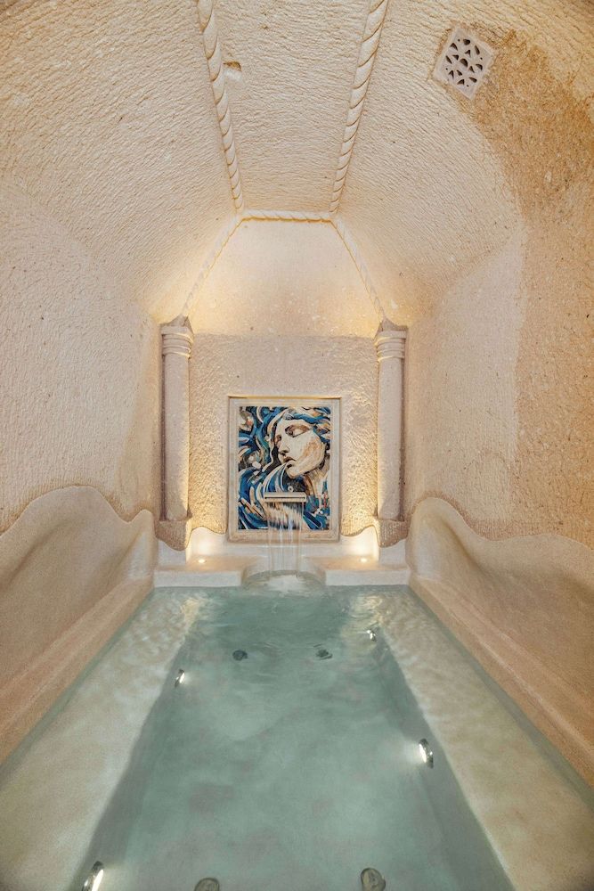 VR888 Natural Cave King Suite with Private Pool