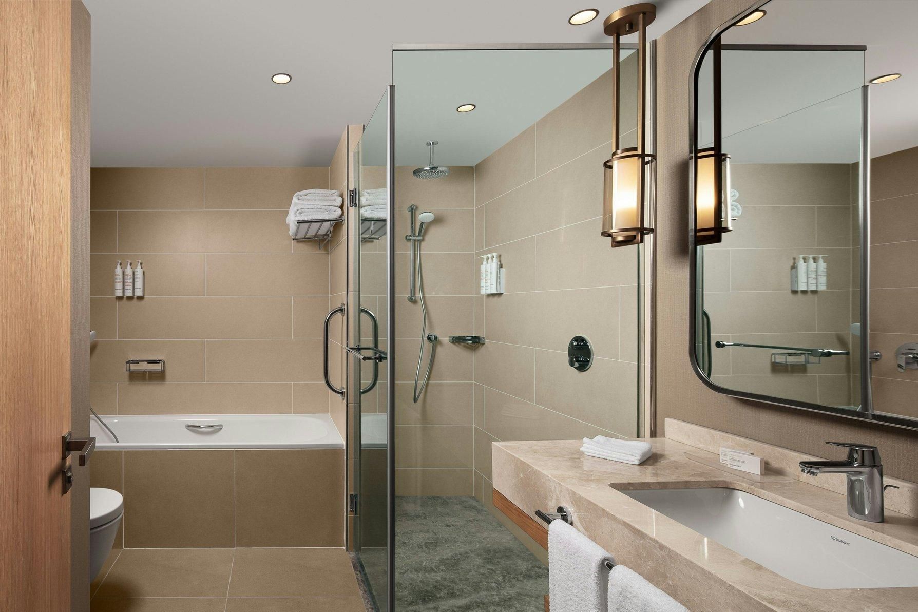 M Club Junior Suite, M Club Lounge Access, Junior Suite, 1 King, City View