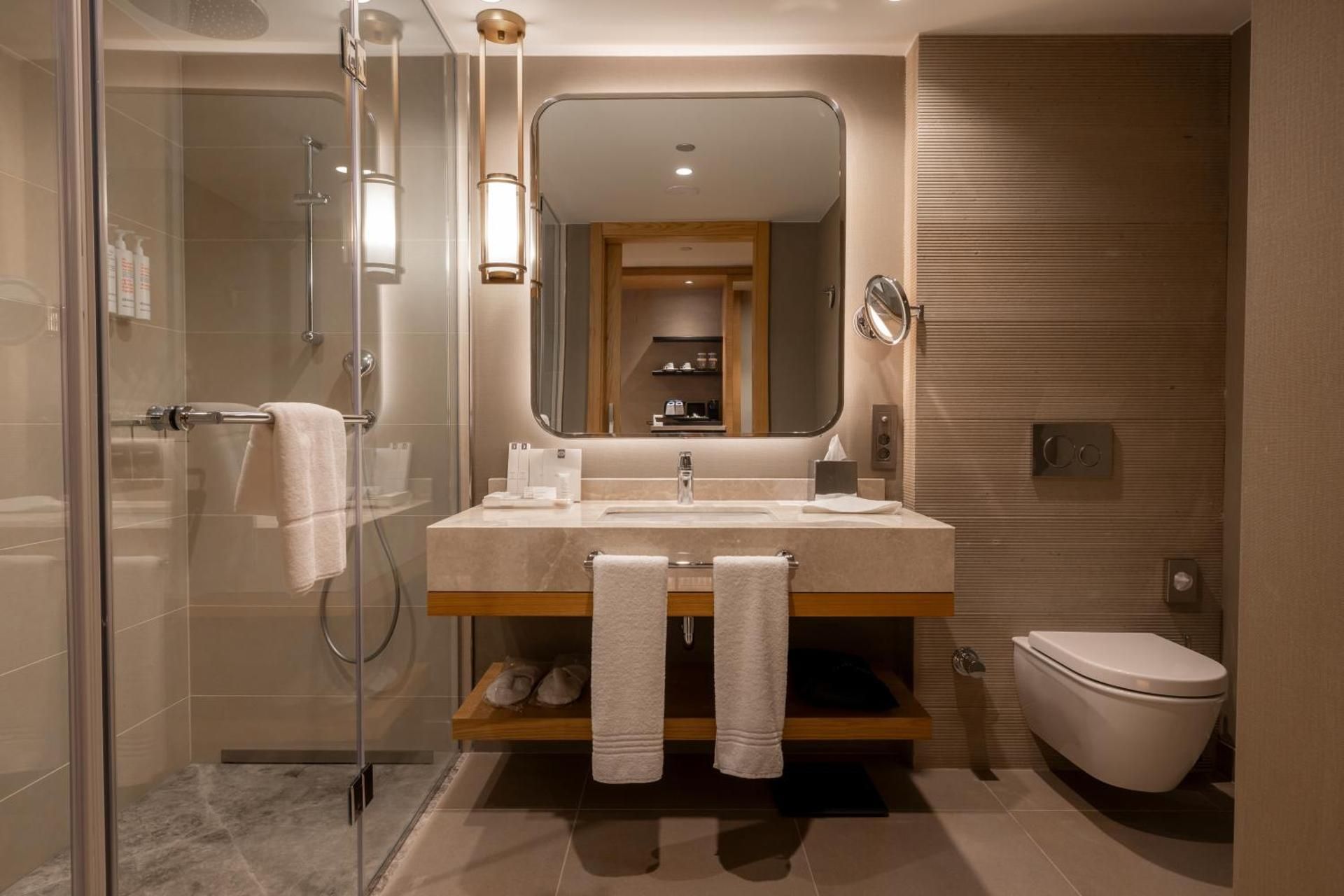 M Club king Room with Lounge Access