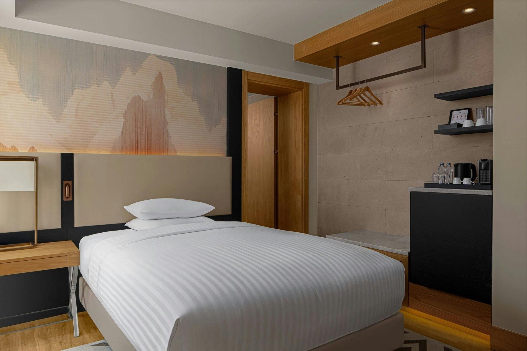 Standard, Guest room, 1 Queen, City view