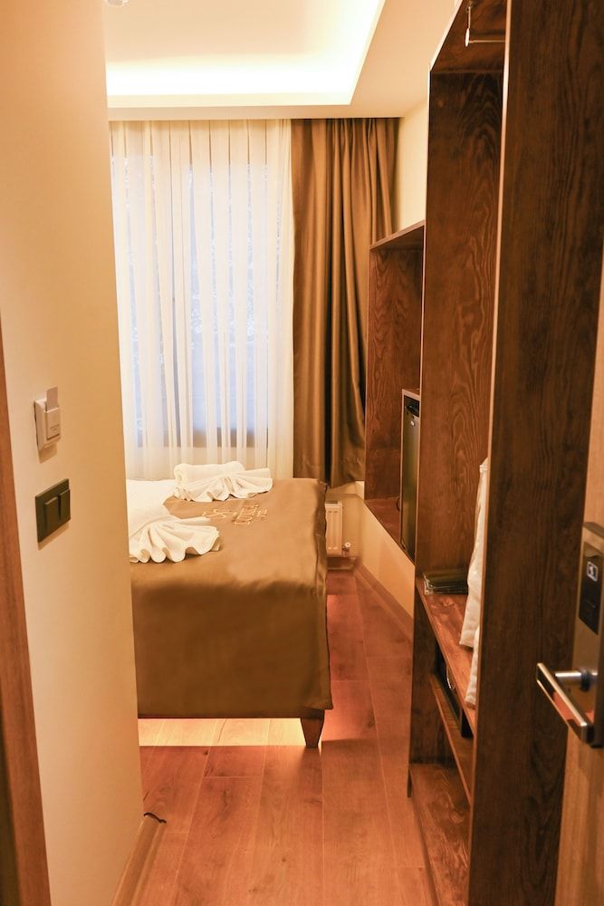 Standard Room, Partial Sea View
