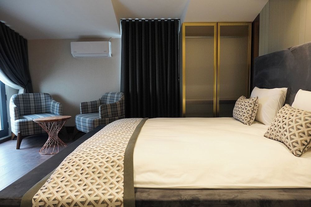Economy Room