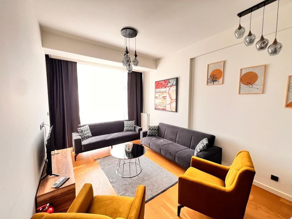 Deluxe Condo, City View