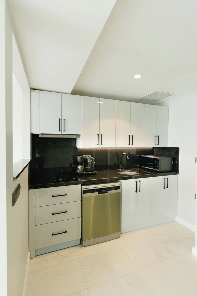 Elite Condo, Sea View