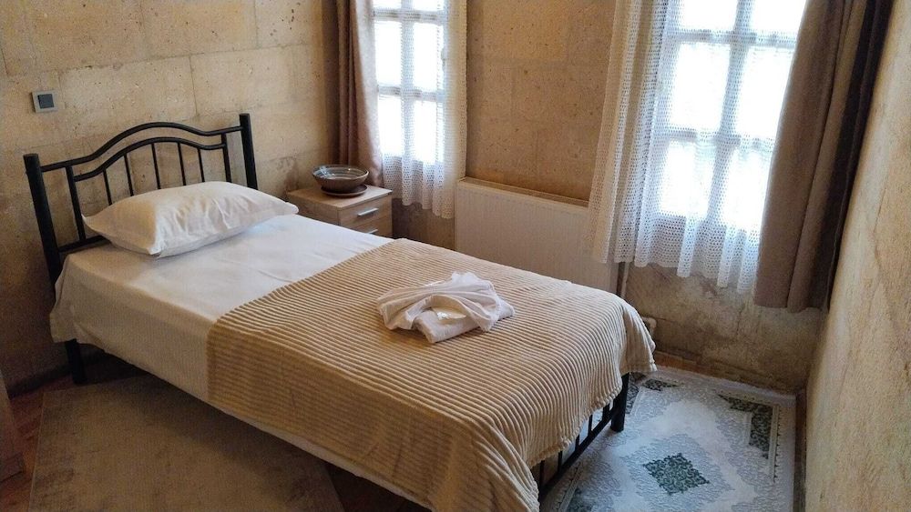 Ekoton Cave Hotel