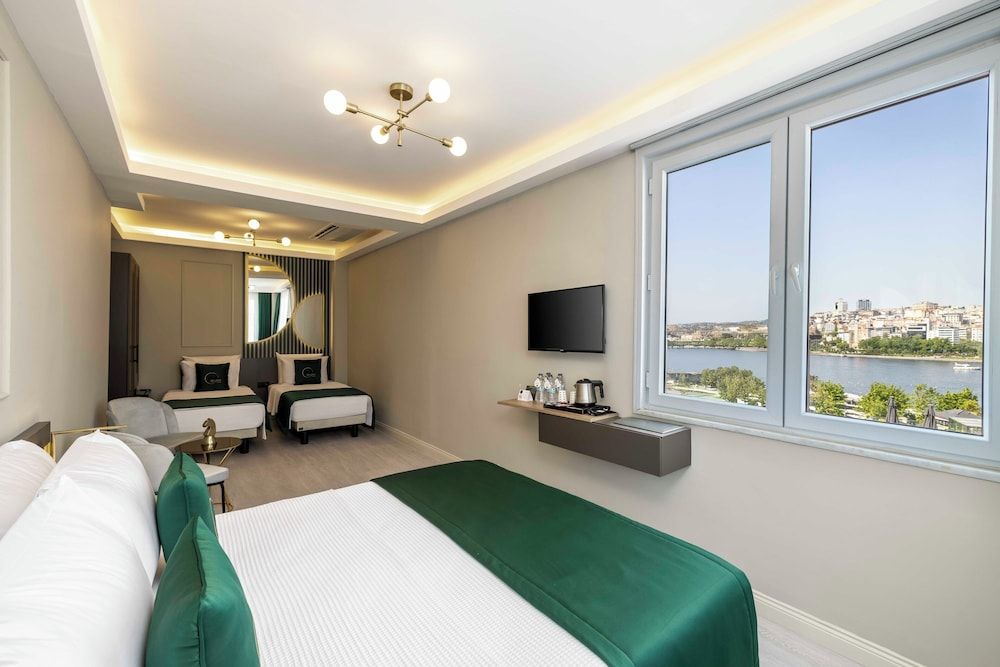 Deluxe Quadruple Room Sea View