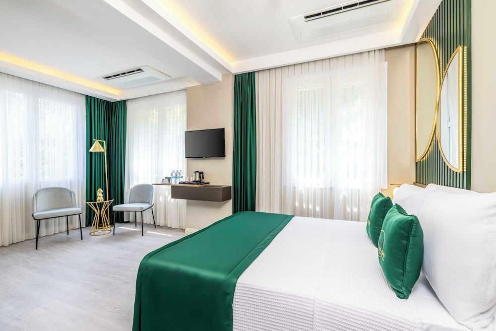 Superior Quadruple Room, City View