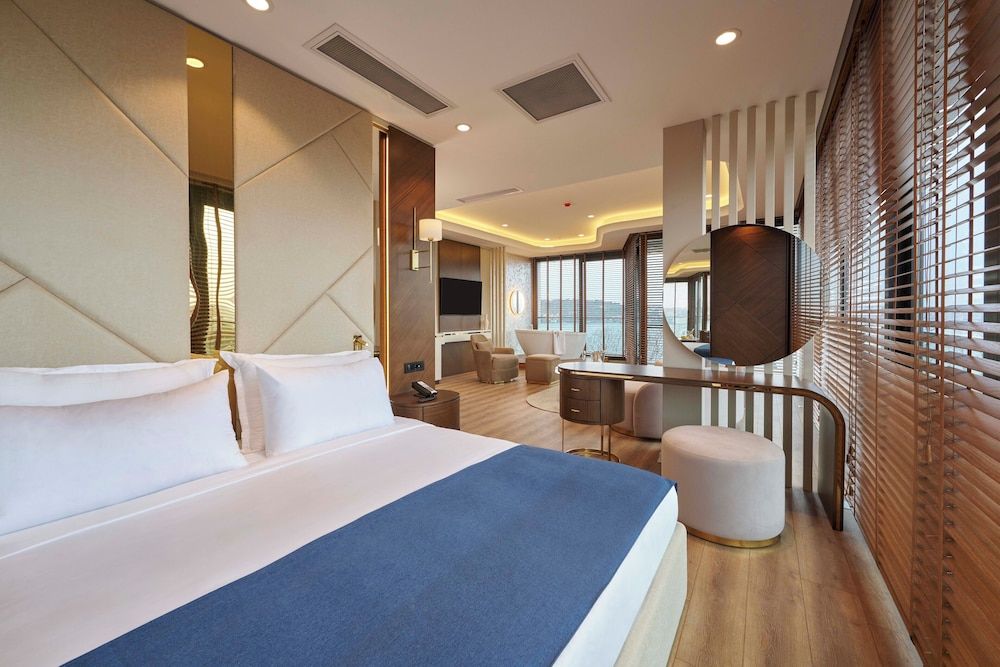 Istanbul Suite, Bosphorus View
