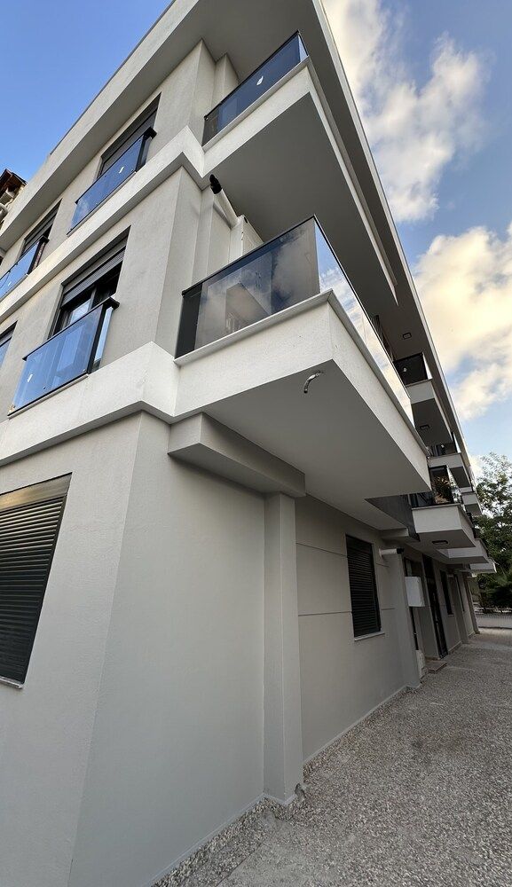 Real Homes & Metro Line