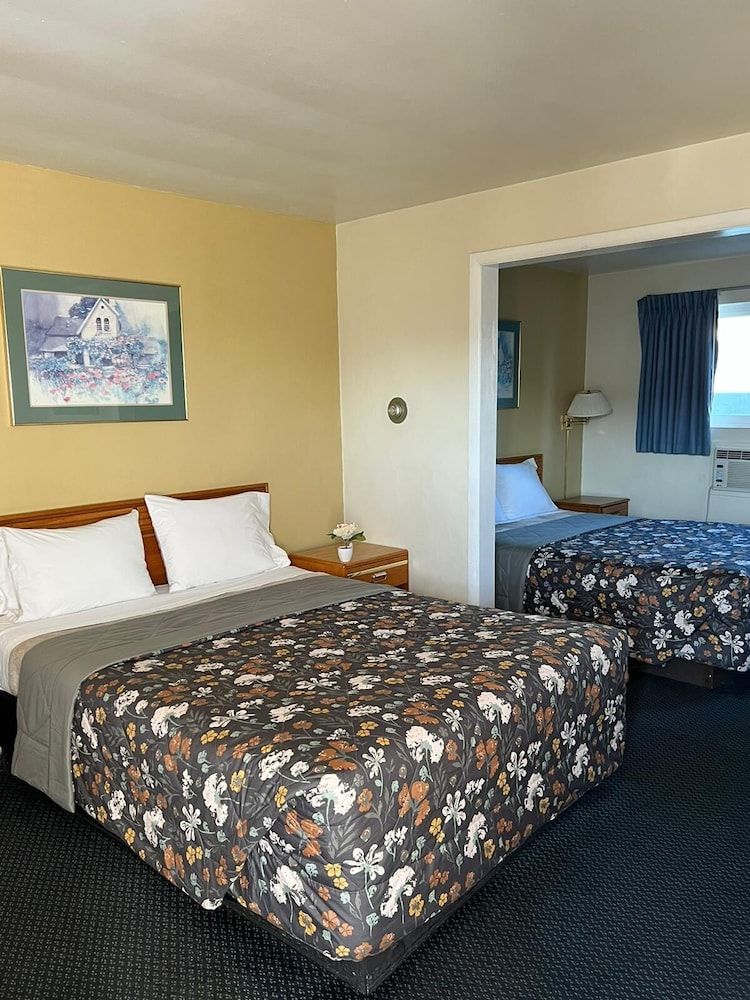 Marco Polo Motel Room, 1 Queen Bed