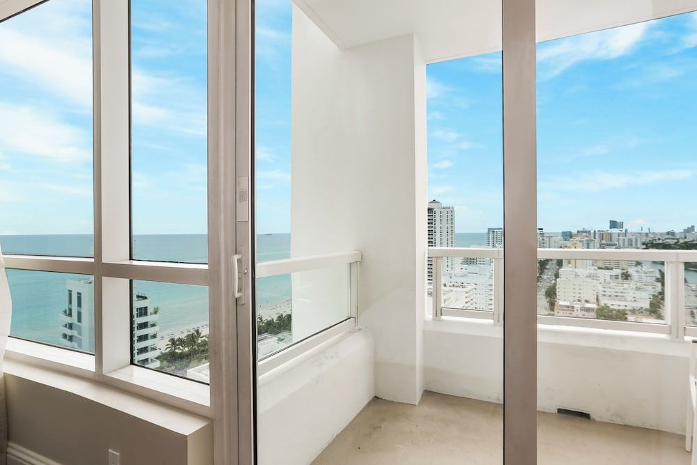Tresor Partial Oceanfront One Bedroom