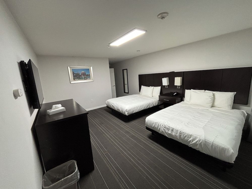 Standard Room, 2 Double Beds, Accessible Bathtub