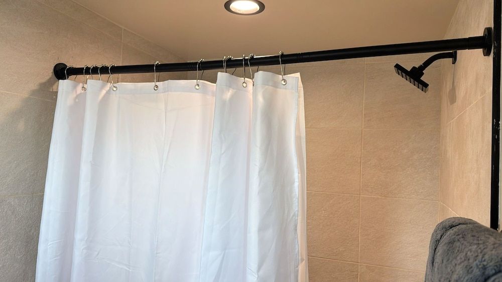 Premier Apts in Vibrant Downtown LA Deluxe Apartment, 1 Queen Bed 8