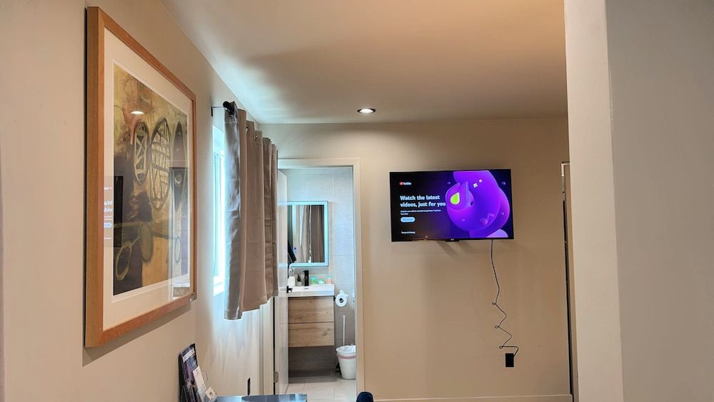 Premier Apts in Vibrant Downtown LA Deluxe Apartment, 1 Queen Bed 14