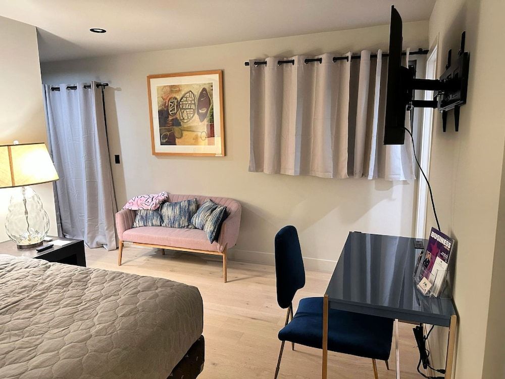 Premier Apts in Vibrant Downtown LA Deluxe Apartment, 1 Queen Bed 12