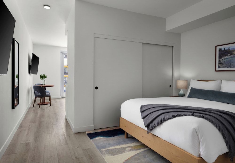 Studio Suite, 1 Queen Bed, Balcony
