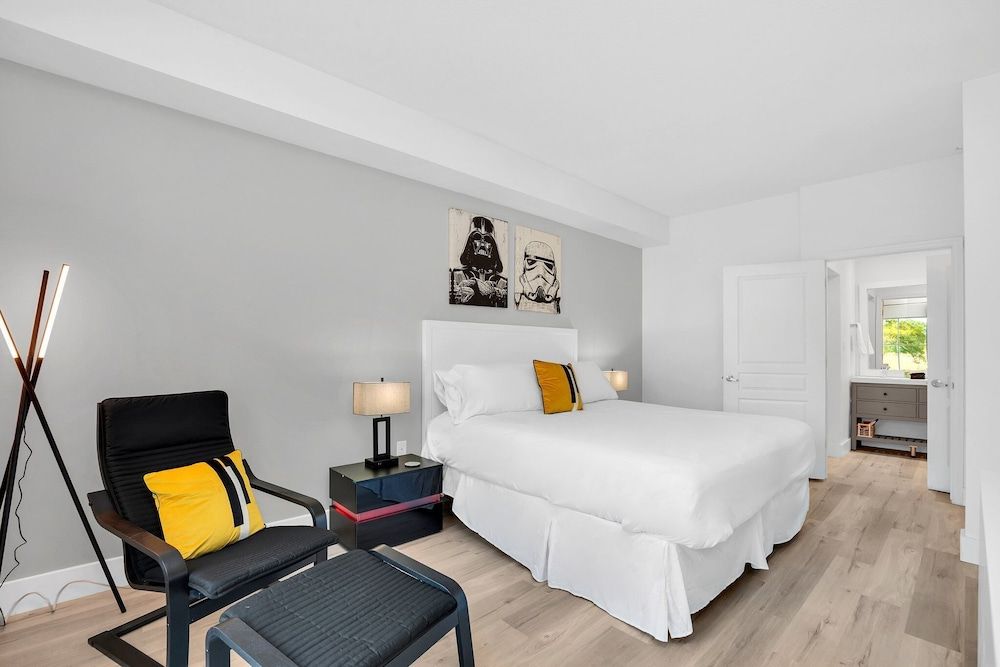 Out of this Galaxy 1 Bedroom Suite