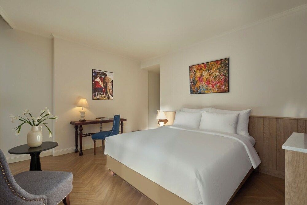 Superior Room, Bathtub