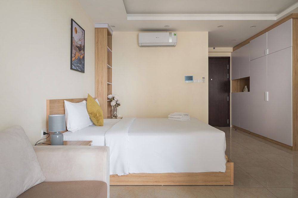 HKG-Vinhomes D'Capitale Relaxation Place Studio, 1 Double Bed, Balcony, City View 4