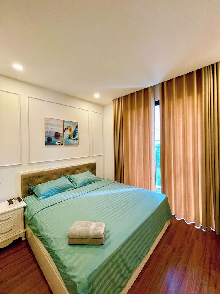 Basic Apartment, Balcony, City View