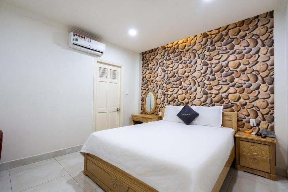 Khach san Minh Thu Deluxe Double Room, City View