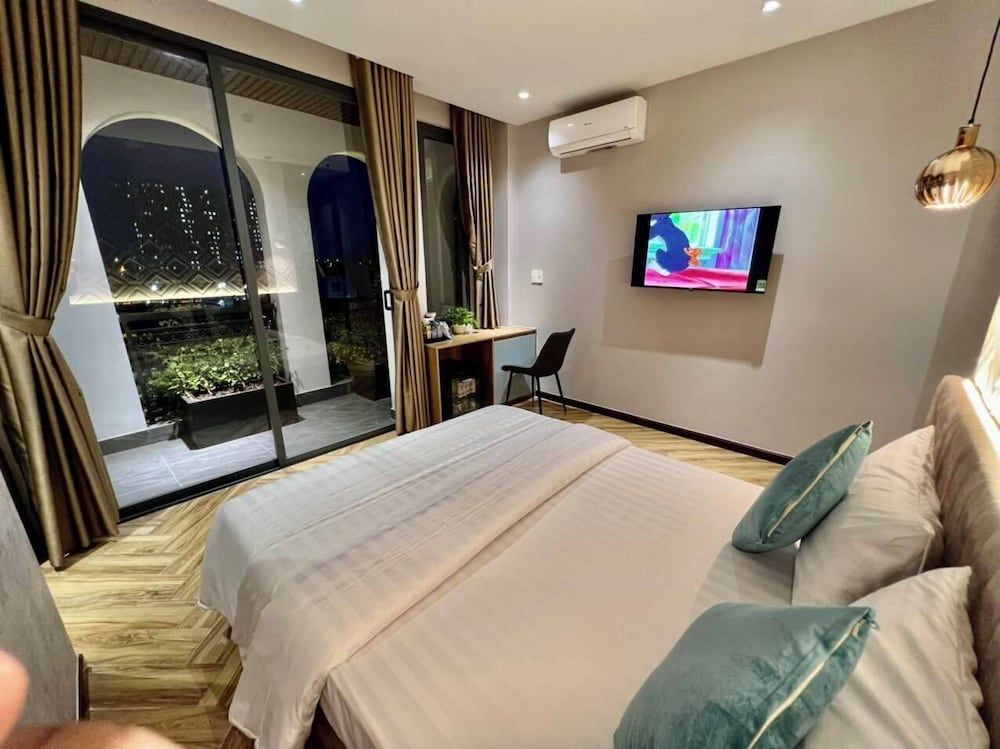 Deluxe Room, Balcony, City View
