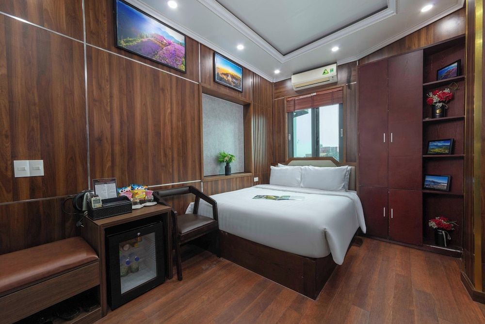 Superior Double Room Single Use, 1 Large Twin Bed, Garden View