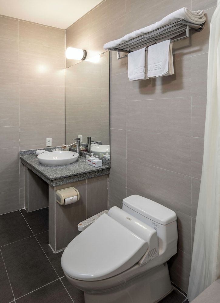 V-Tower Hanoi Serviced Apartment Deluxe Apartment, 1 Bedroom, Balcony, City View 8