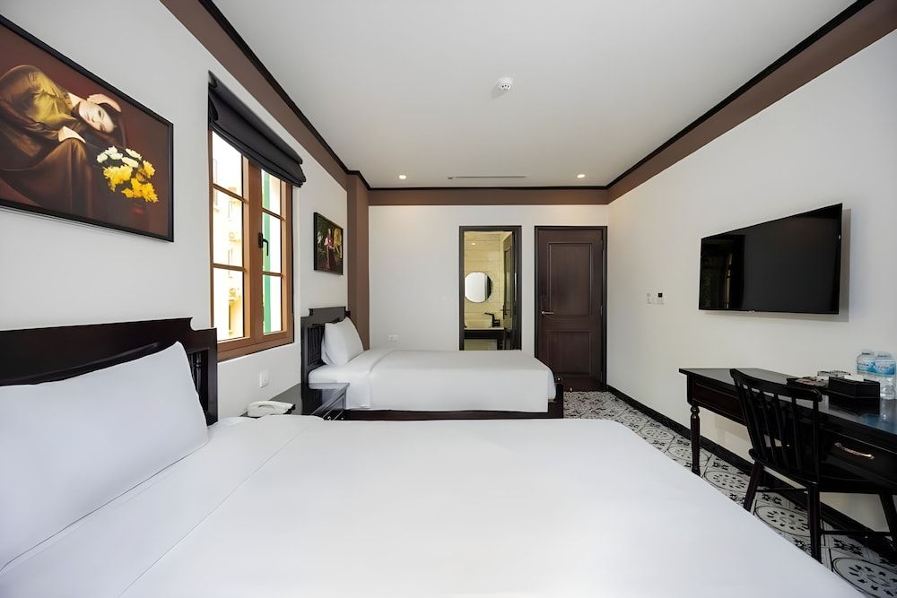 Twin Room, City View