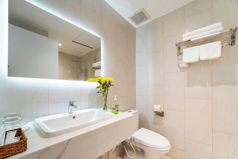 Novus Sol Hotel & Apartment Sunset Town Phu Quoc Deluxe Suite, City View 6