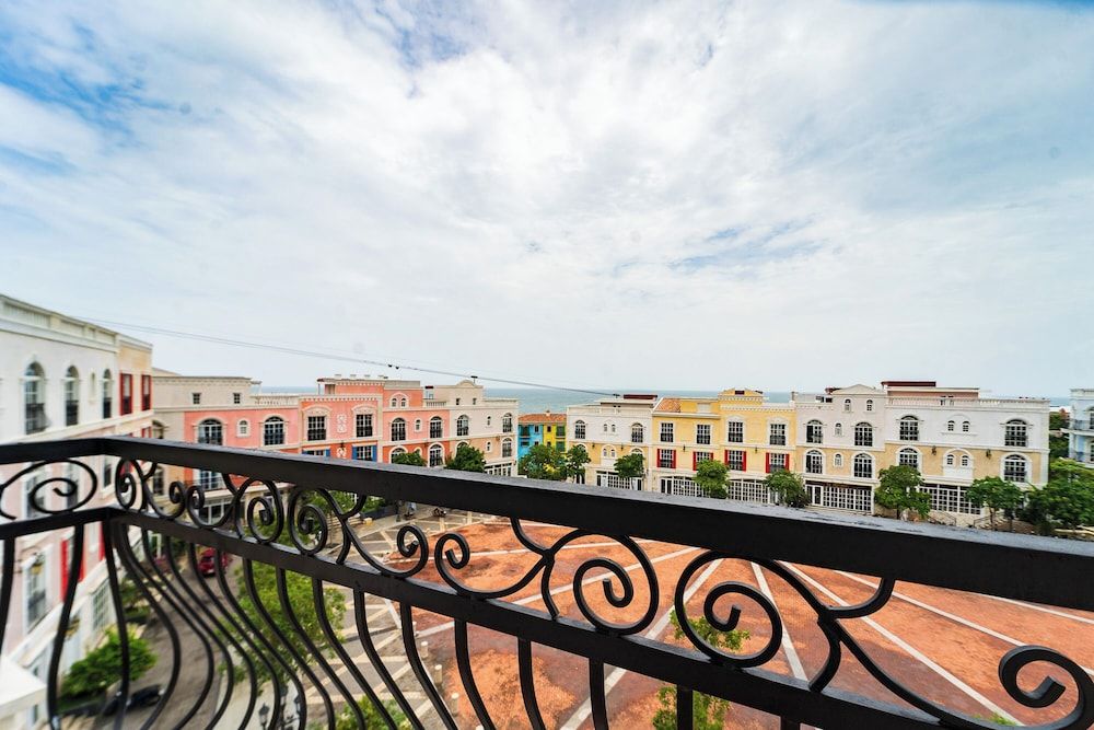 Novus Sol Hotel & Apartment Sunset Town Phu Quoc Deluxe Suite, City View 5