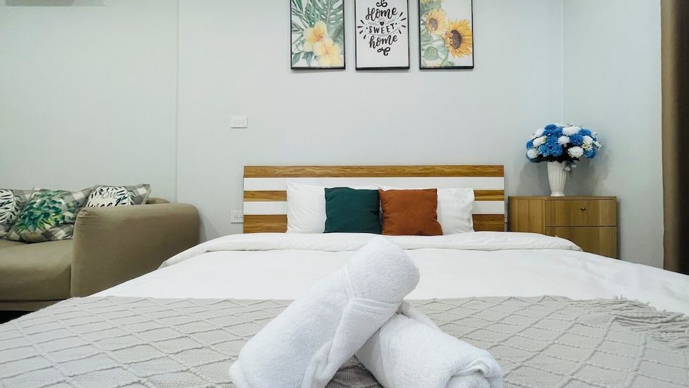 Romantic Studio Suite, City View