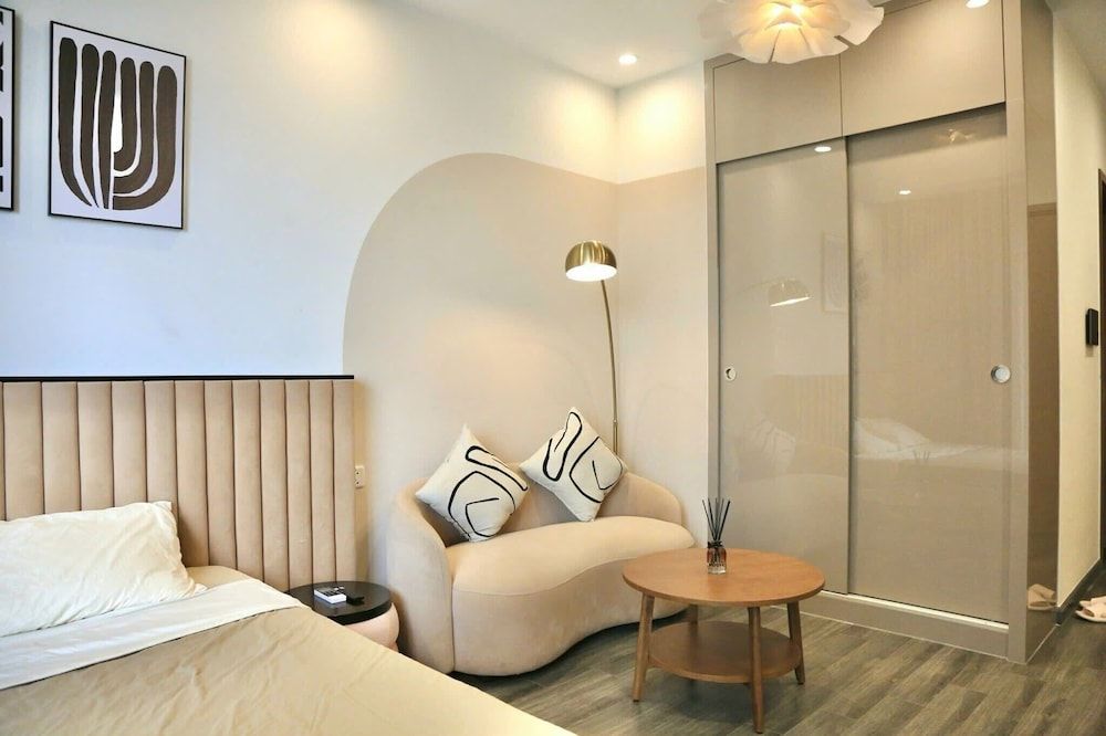 Luna's House - Vinhomes Smart City Deluxe Studio Suite, Balcony, Garden View 4