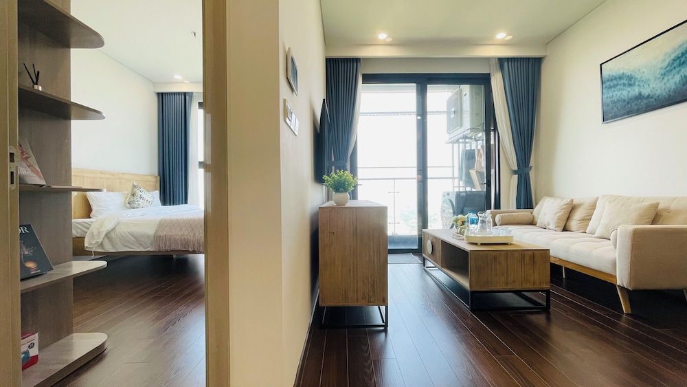 Luna's House - Vinhomes Smart City Deluxe Apartment, 1 Bedroom, Balcony, Lake View 10