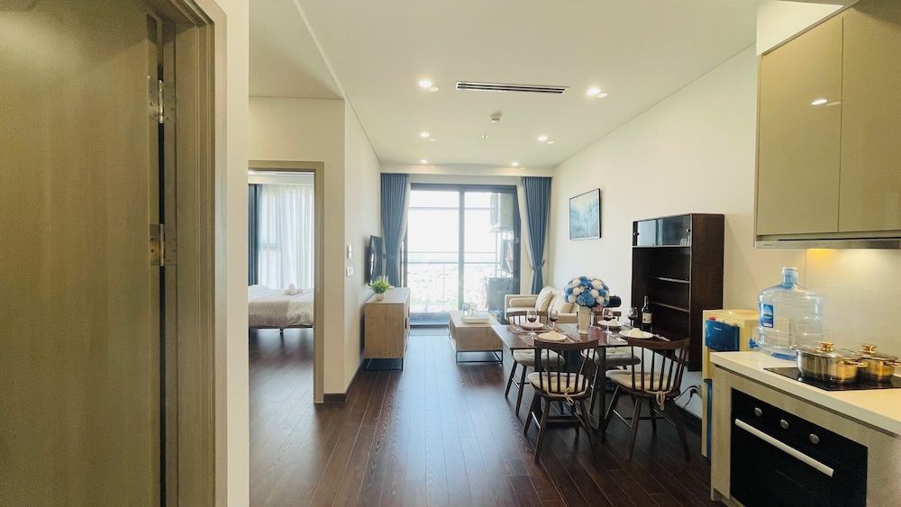 Luna's House - Vinhomes Smart City Deluxe Apartment, 1 Bedroom, Balcony, Lake View 9