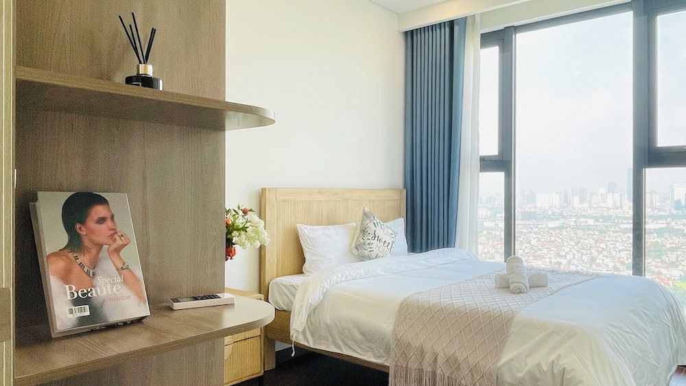 Luna's House - Vinhomes Smart City Deluxe Apartment, 1 Bedroom, Balcony, Lake View 2