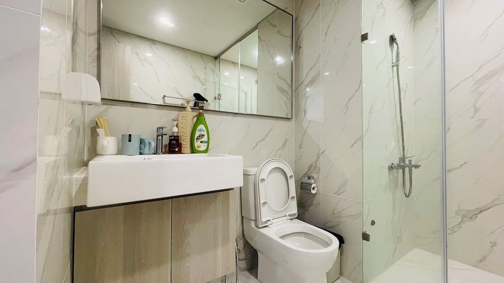 Luna's House - Vinhomes Smart City Deluxe Apartment, 1 Bedroom, Balcony, Lake View 7