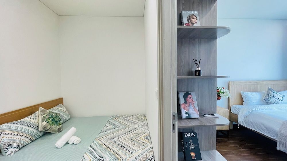 Luna's House - Vinhomes Smart City Deluxe Apartment, 1 Bedroom, Balcony, Lake View 8