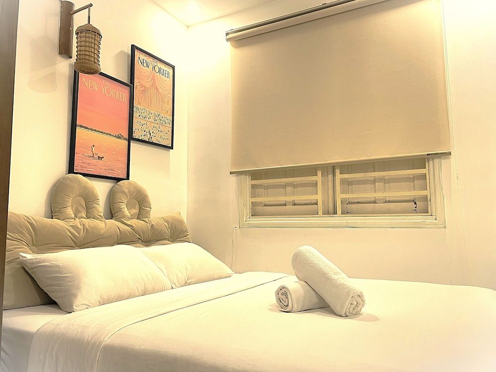 Deluxe Room, 1 Queen Bed, Non Smoking, City View (301)