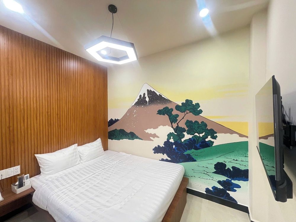 Basic Room, 1 King Bed