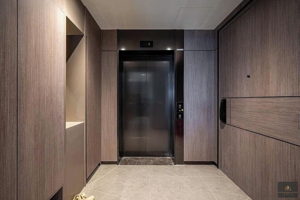 Metropole Residences Luxury Suite Luxury Apartment, 1 Bedroom, Balcony, City View 7