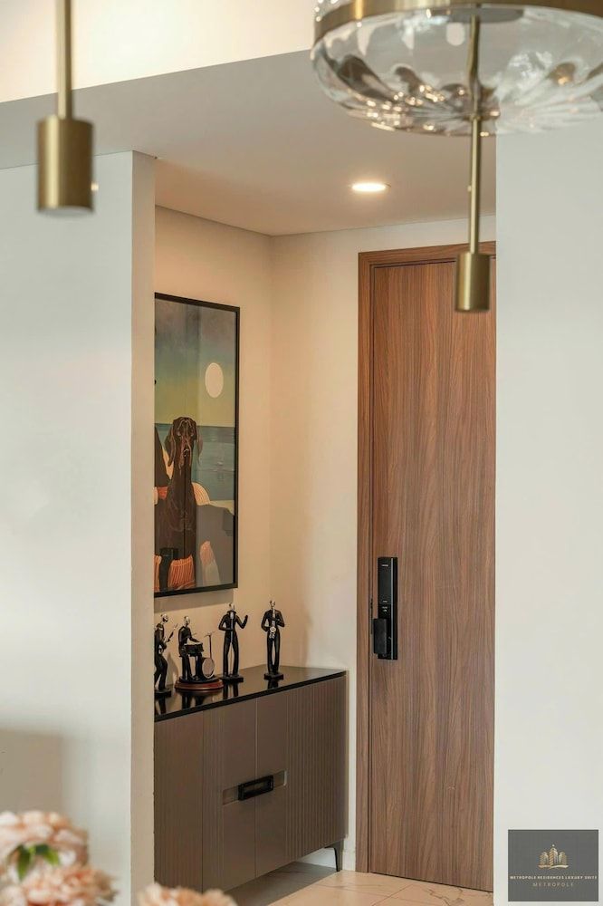 Metropole Residences Luxury Suite Luxury Apartment, 1 Bedroom, Balcony, City View 6