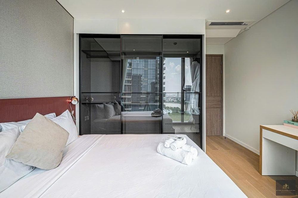 Metropole Residences Luxury Suite Luxury Apartment, 1 Bedroom, Balcony, City View 5