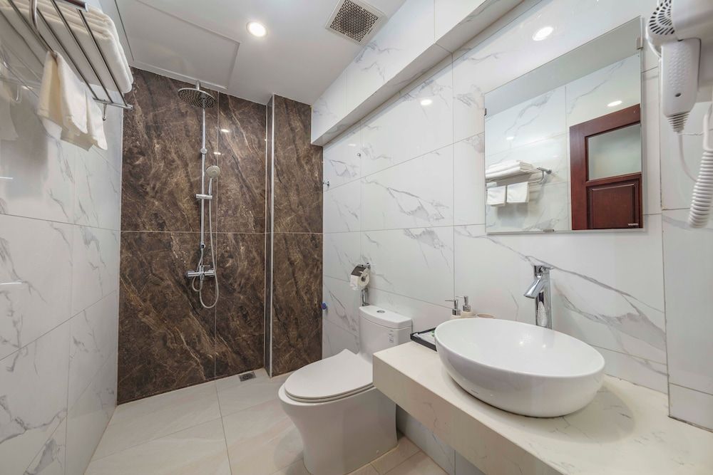 Infinity HaNoi Hotel & Travel Deluxe Double Room 11