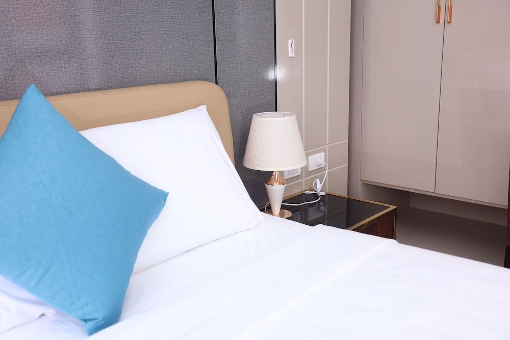 Infinity HaNoi Hotel & Travel Deluxe Double Room, City View 11