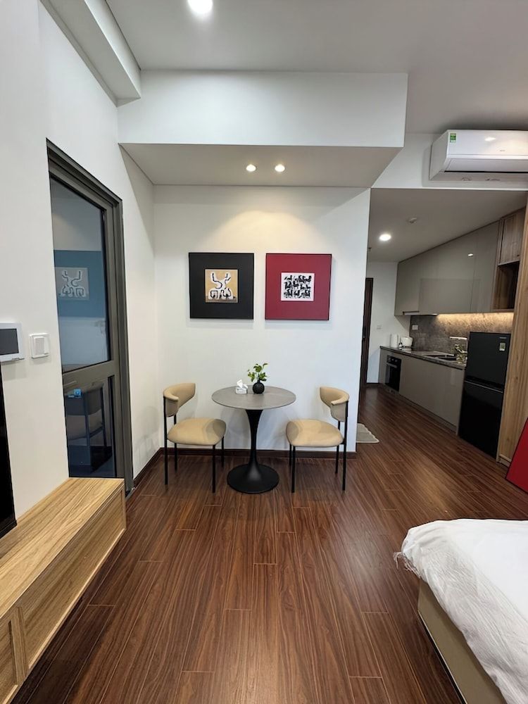 Masteri Waterfront by Emily in Town Deluxe Studio, Balcony, City View 5