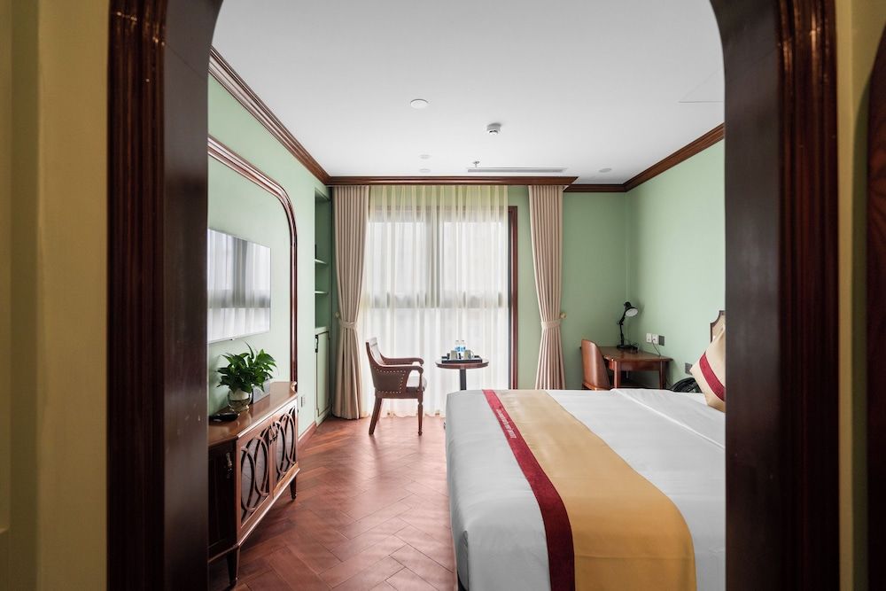 Deluxe Room, City View